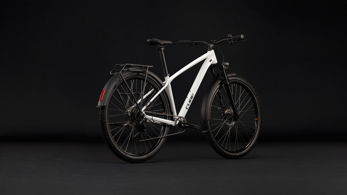 Cube Aim ONE FE metallicwhite´n´black (2027)