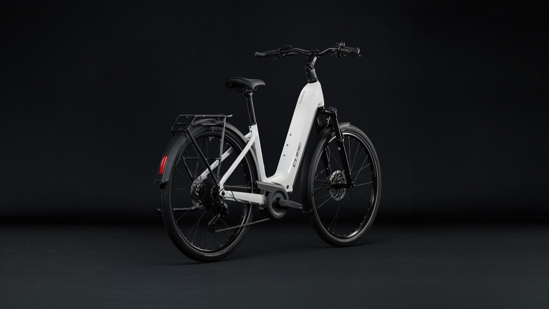 Cube Touring Hybrid ONE 600 Easy Entry metallicwhite´n´chrome (2027)