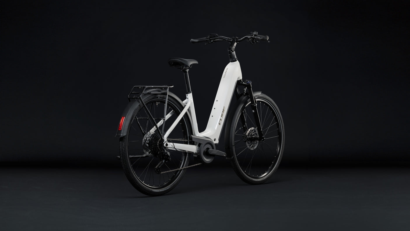 Cube Touring Hybrid ONE 600 Easy Entry metallicwhite´n´chrome (2027)