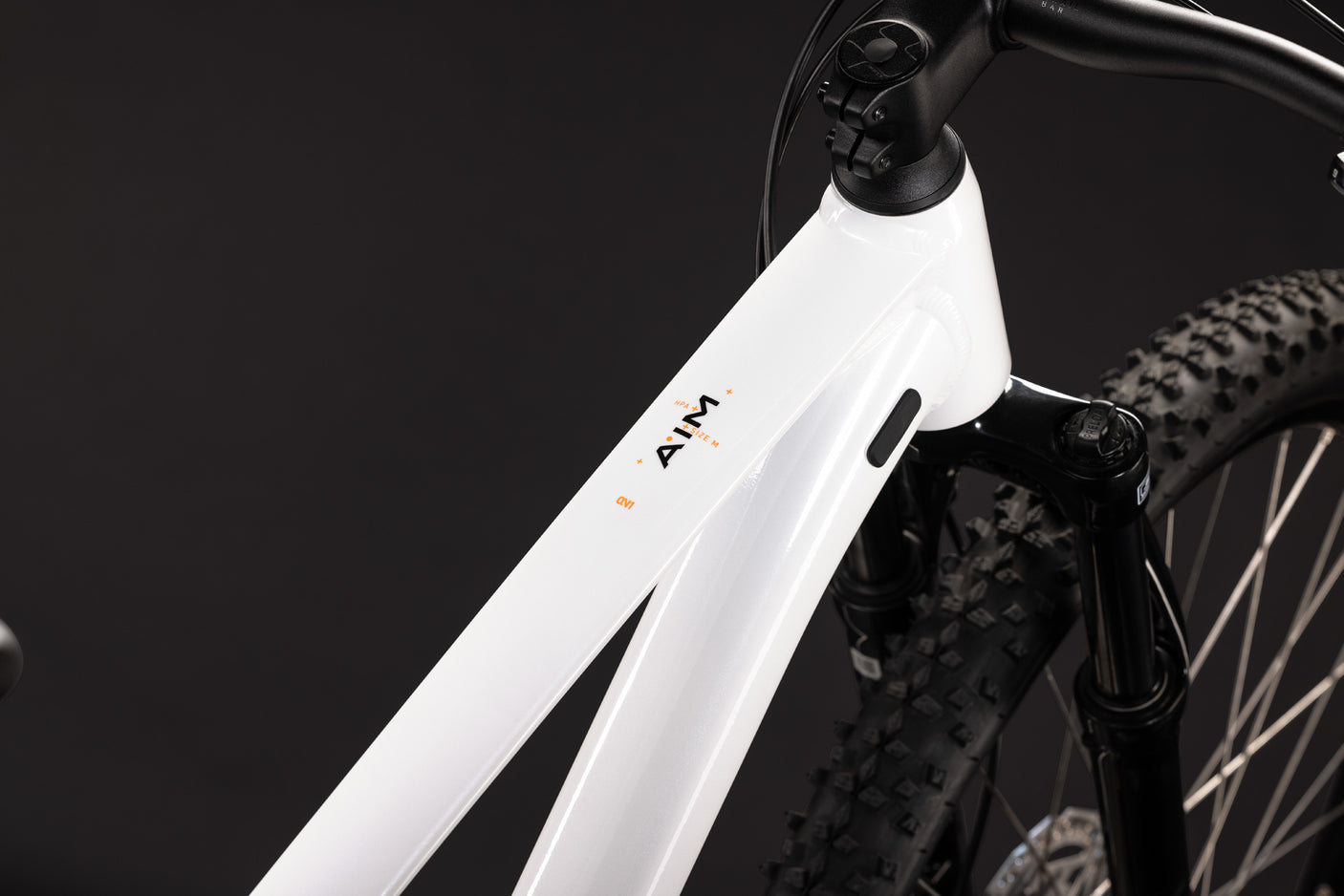 Cube Aim ONE  metallicwhite´n´black (2027)