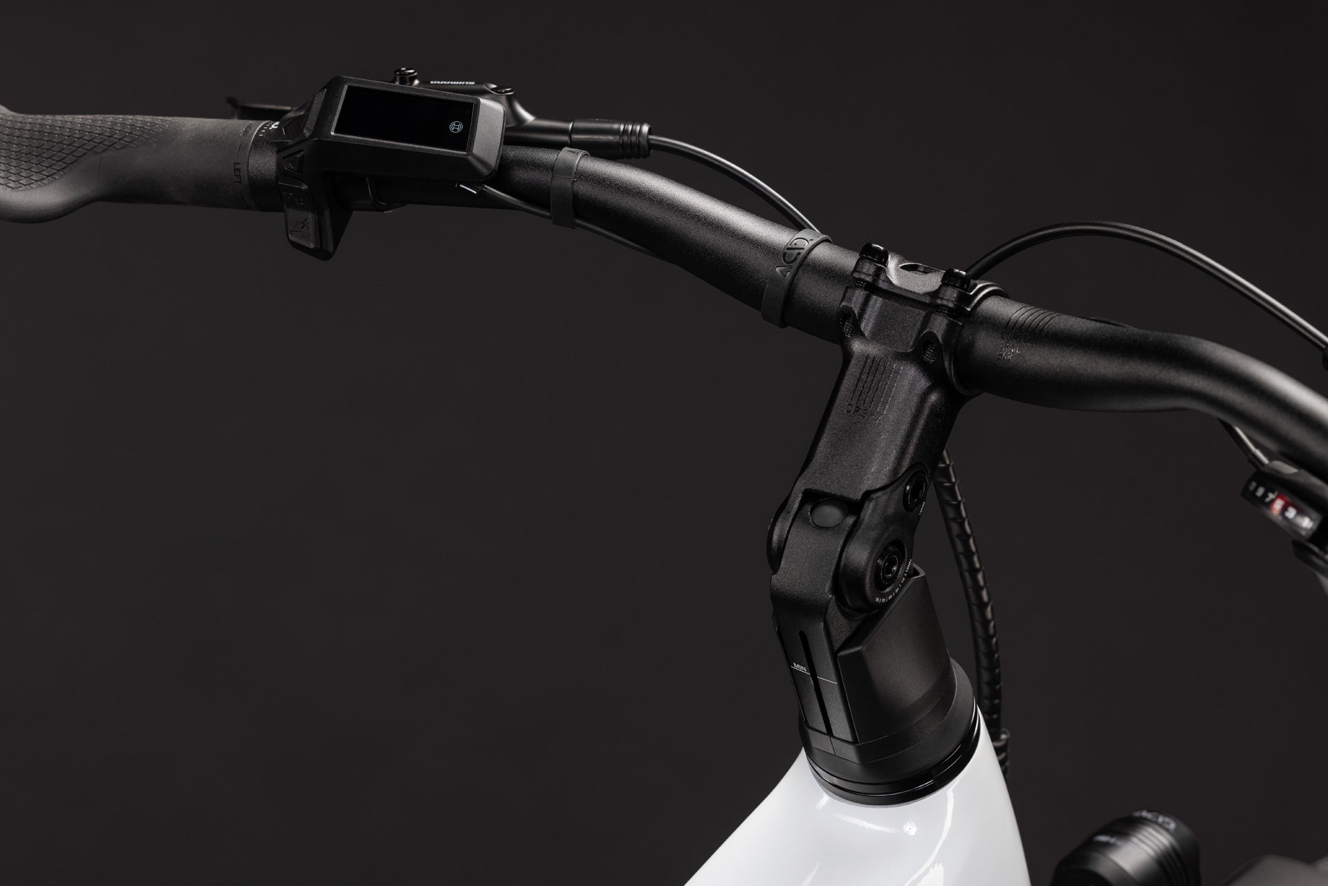 Cube Touring Hybrid ONE 600 Diamant metallicwhite´n´chrome (2027)