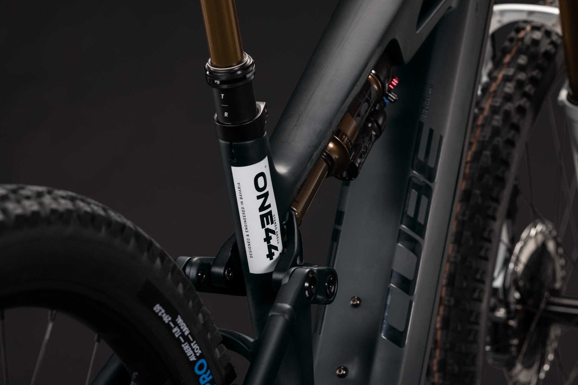 Cube Stereo Hybrid ONE44 HPC AT 800  carbon´n´white (2027)