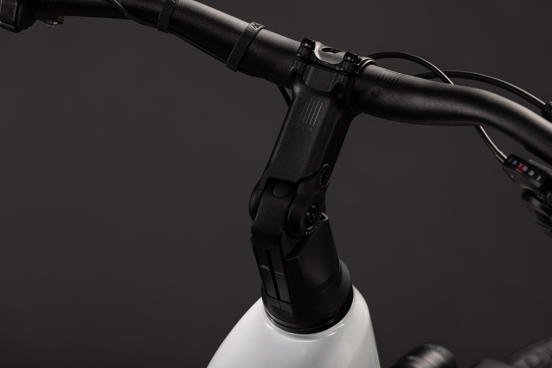 Cube Touring Hybrid ONE 600 Easy Entry metallicwhite´n´chrome (2027)