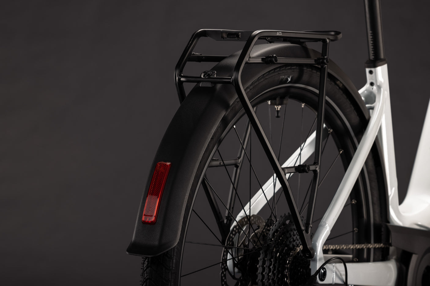 Cube Touring Hybrid ONE 600 Easy Entry metallicwhite´n´chrome (2027)