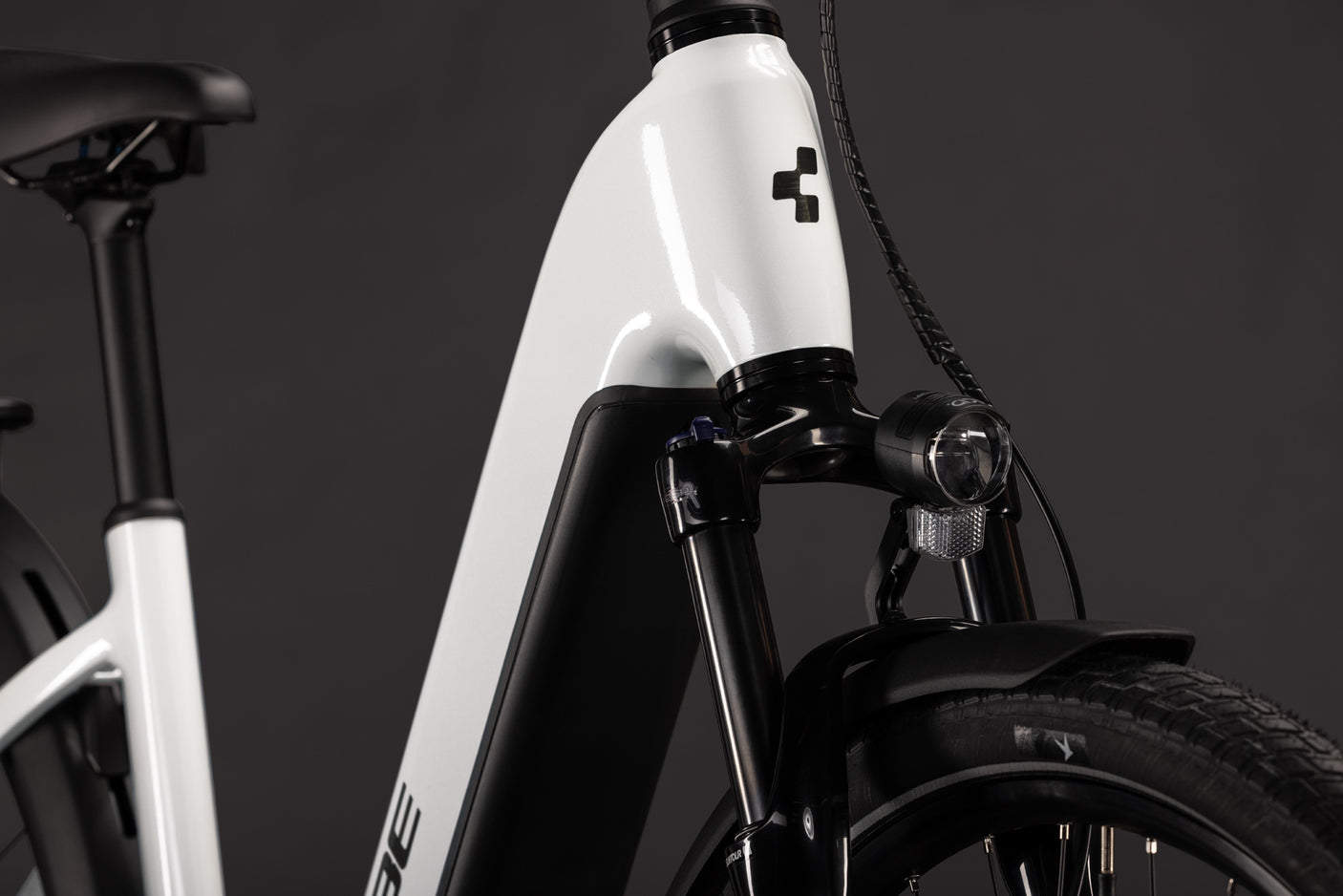 Cube Touring Hybrid ONE 600 Easy Entry metallicwhite´n´chrome (2027)